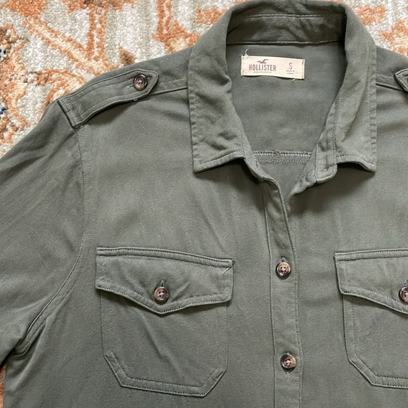 Hollister Women’s Dark Olive Green Slinky Soft Viscose Button Up Shirt In Small - Picture 3 of 11